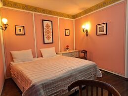 Family Hotel at Renaissance Square