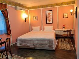 Family Hotel at Renaissance Square