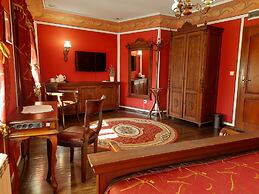 Family Hotel at Renaissance Square