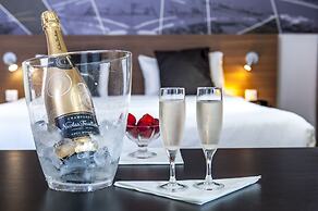 Brit Hotel Toulouse Colomiers - L'Esplanade