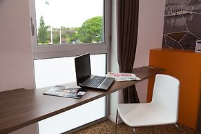 Brit Hotel Toulouse Colomiers - L'Esplanade