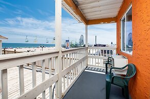 Boardwalk Hotel Charlee & Beach House Rentals