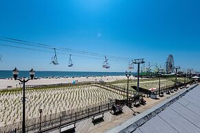 Boardwalk Hotel Charlee & Beach House Rentals