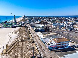 Boardwalk Hotel Charlee & Beach House Rentals