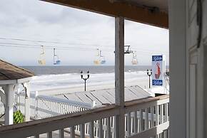 Boardwalk Hotel Charlee & Beach House Rentals
