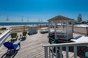 Boardwalk Hotel Charlee & Beach House Rentals