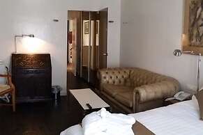 Hotel Approach