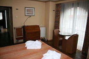 Hotel Approach