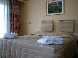 Hotel Approach