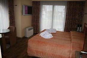 Hotel Approach