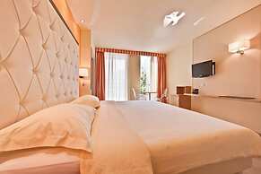 Hotel Kristal Palace - Tonelli Hotels - Adult Friendly
