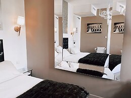 Royal Hotel