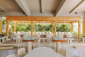 Crimson Resort and Spa Mactan