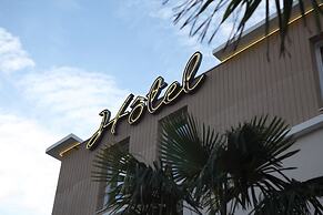 HOTEL-RESTAURANT SAINT JAMES.