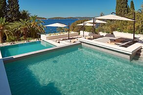 Hotel Moeesy, Blue & Green Oasis