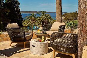 Hotel Moeesy, Blue & Green Oasis