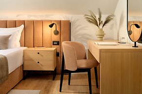 Hotel Moeesy, Blue & Green Oasis