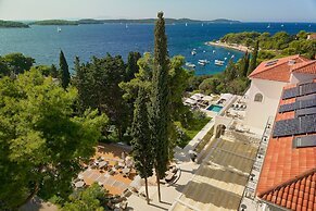 Hotel Moeesy, Blue & Green Oasis