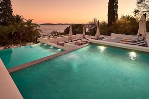 Hotel Moeesy, Blue & Green Oasis