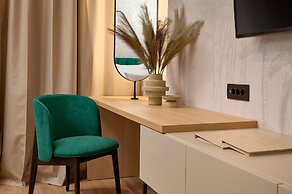 Hotel Moeesy, Blue & Green Oasis