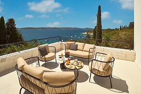 Hotel Moeesy, Blue & Green Oasis