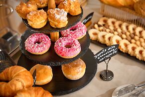 Hotel Moeesy, Blue & Green Oasis