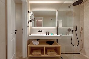 Hotel Moeesy, Blue & Green Oasis