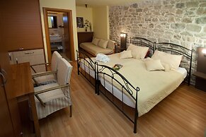 Authentic Luxury Rooms