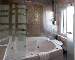 Authentic Luxury Rooms