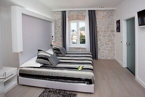 Authentic Luxury Rooms