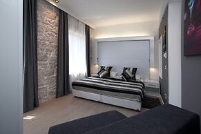 Authentic Luxury Rooms