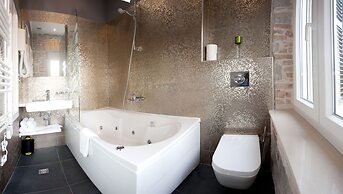 Authentic Luxury Rooms