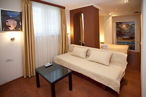 Authentic Luxury Rooms