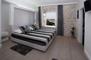 Authentic Luxury Rooms