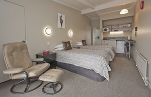 Sport of Kings Motel