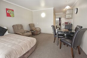 Sport of Kings Motel