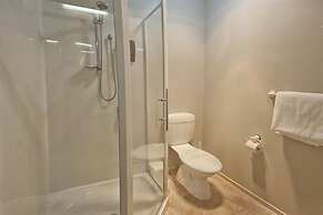 Sport of Kings Motel