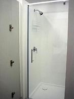 Surf 'N' Snow Backpackers - Hostel