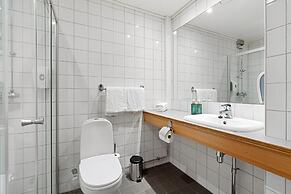 Enter St. Elisabeth Hotel