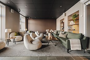 Enter St. Elisabeth Hotel