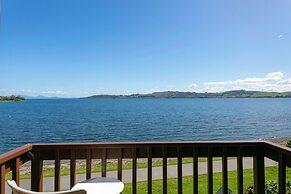 Cascades Lakefront Motel