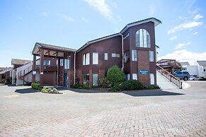 Cascades Lakefront Motel