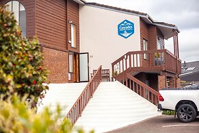 Cascades Lakefront Motel