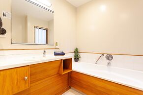 Cascades Lakefront Motel