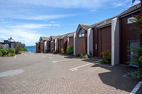 Cascades Lakefront Motel
