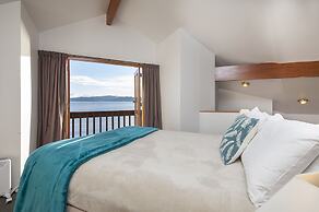 Cascades Lakefront Motel