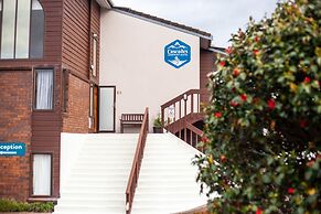 Cascades Lakefront Motel