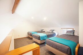 Cascades Lakefront Motel