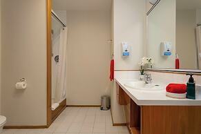Cascades Lakefront Motel