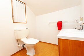 Cascades Lakefront Motel